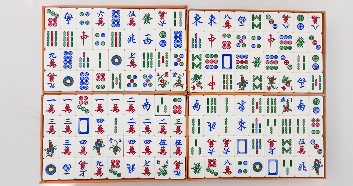 Complete set of mahjong tiles